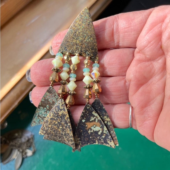 Vintage Uranium Bead Mixed Patina Metal Artisan Fringe Dangle Arrowhead Earrings - Picture 8 of 14
